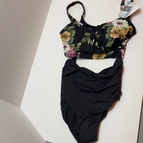 Floral Black Swimsuit - Picture 4 of 4